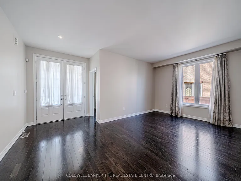 15 Military Ct — Photo 4