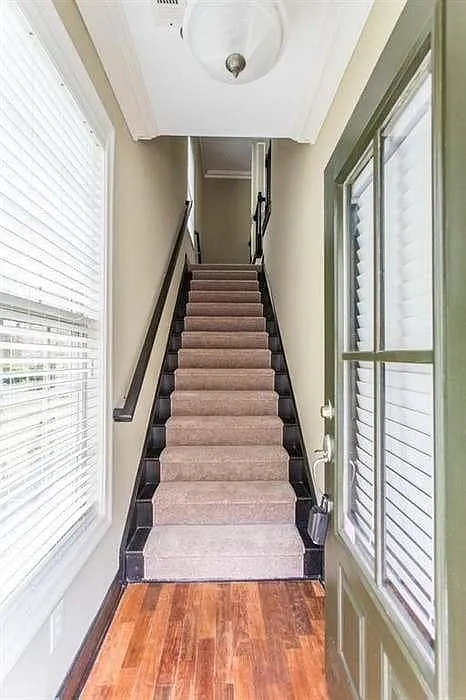 3 bed, 3.5 bath, 1770 sqft, $2,700 — Photo 2