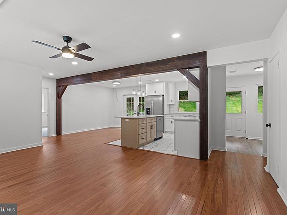 2nd image of 1016 W Boot Rd