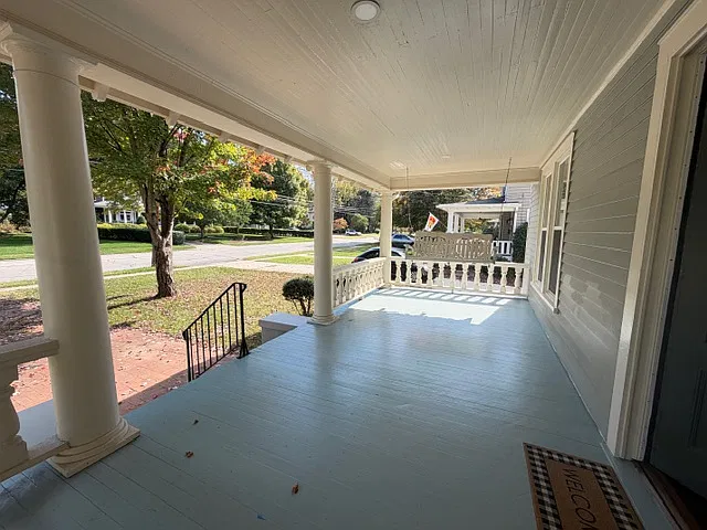 5 bed, 2630 sqft, $2,500 — Photo 2