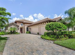 7550 Lantana Cir, Naples, FL 34119