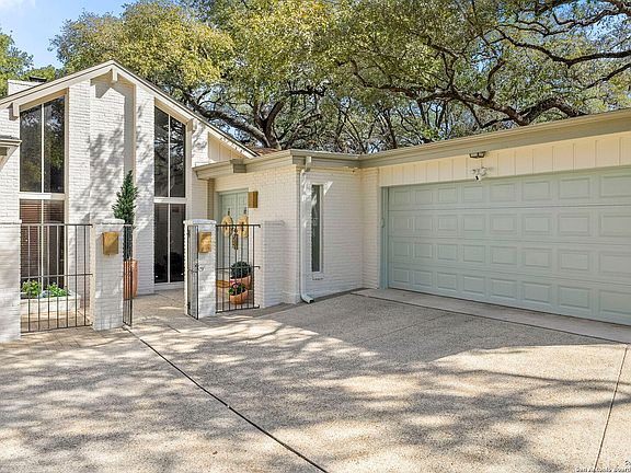5th image of 10919 Whisper Hollow St