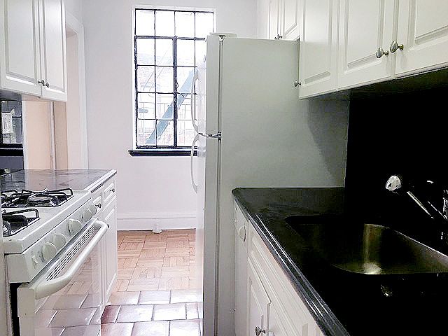 1st image of 72 Barrow St APT 4W