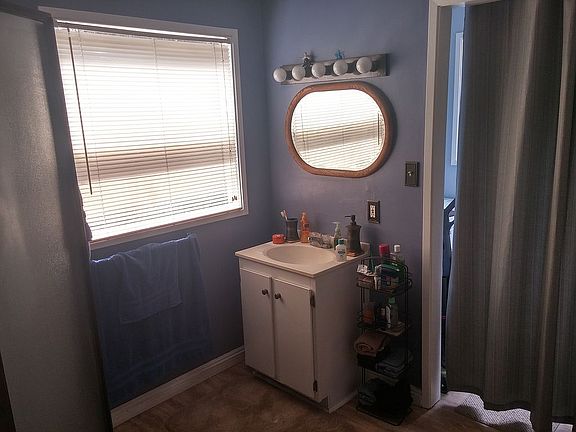 3rd image of 390 E Markland Dr