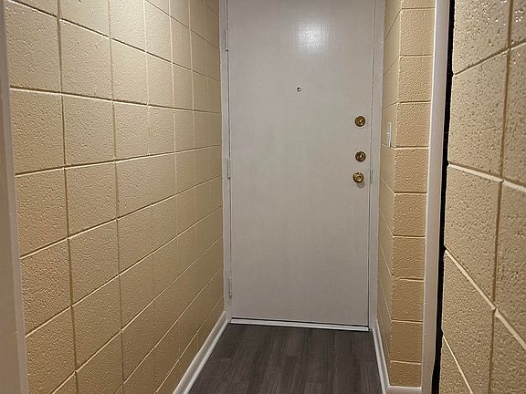 3rd image of 900 Brightwood Manor Dr #B-1