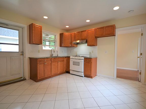 Eat-In-Kitchen with granite countertops. New refrigerator to be installed