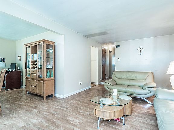 3rd image of 16 Hren Ave