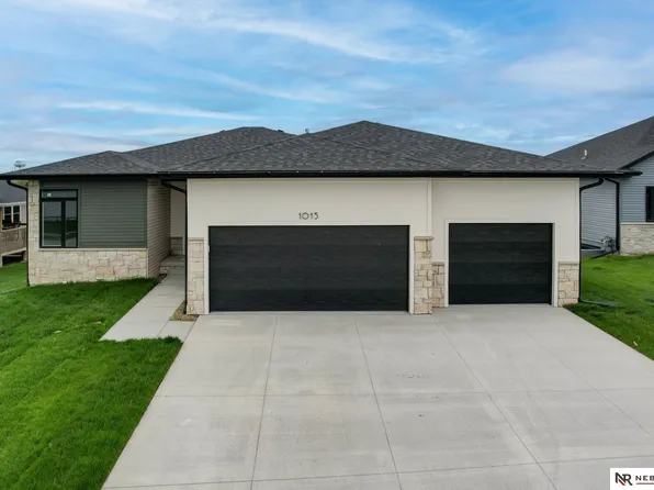 1015 Kantor Ln, Hickman, NE 68372