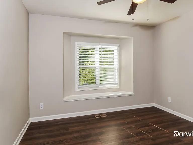 517 Hollow Ct — Photo 13
