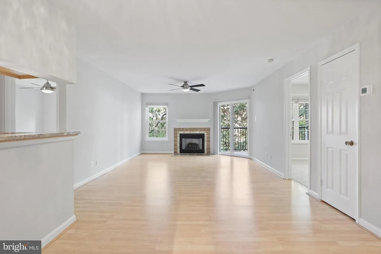 2 bed, 1096 sqft, $2,900 — Photo 4