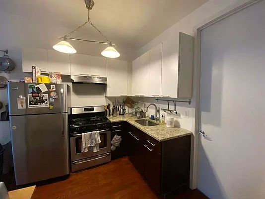 Rented by Premier Metro Realty Corp | media 9