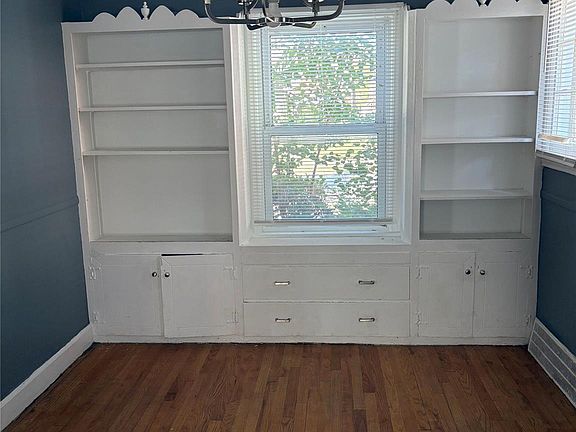 4th image of 16820 Oakfield St