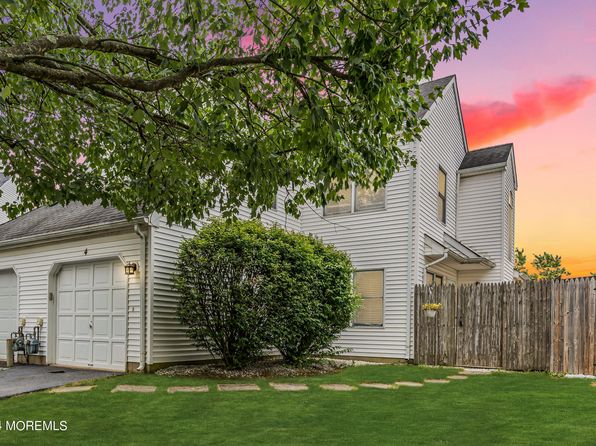 4 Bukiet Ct