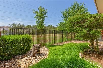 4th image of 15 Muirfield Greens Ln