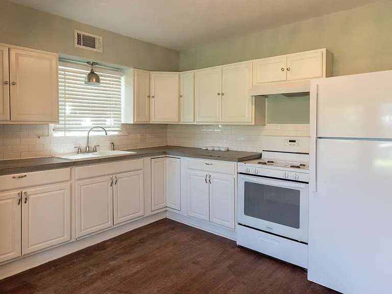 2606 Pine Ave — Photo 32