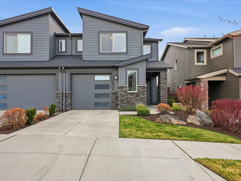 63148 NE Hadley Pl — Photo 2