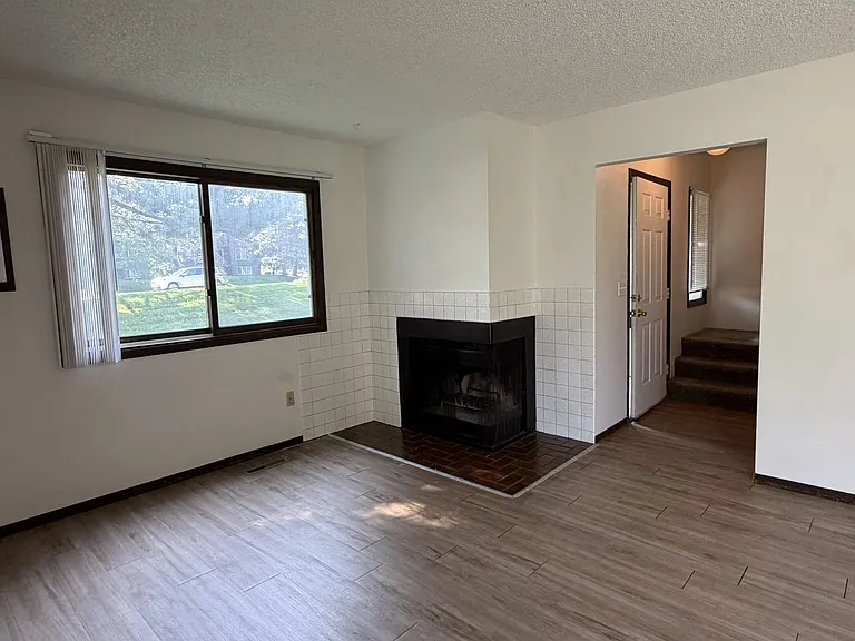 1031 Davidson Dr — Photo 3