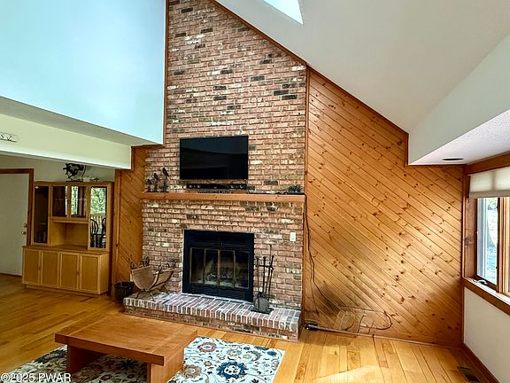4th image of 31 Cove Point Cir