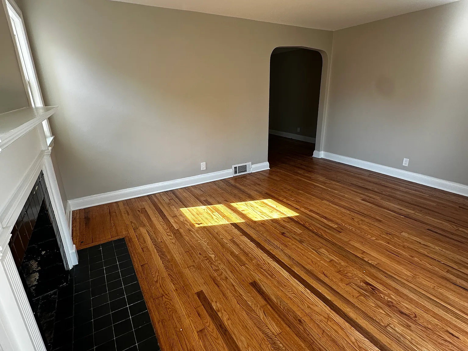 1 bed, 890 sqft, $1,250 — Photo 4