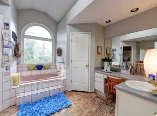 201 Eureka Dr NE, Atlanta, GA 30305