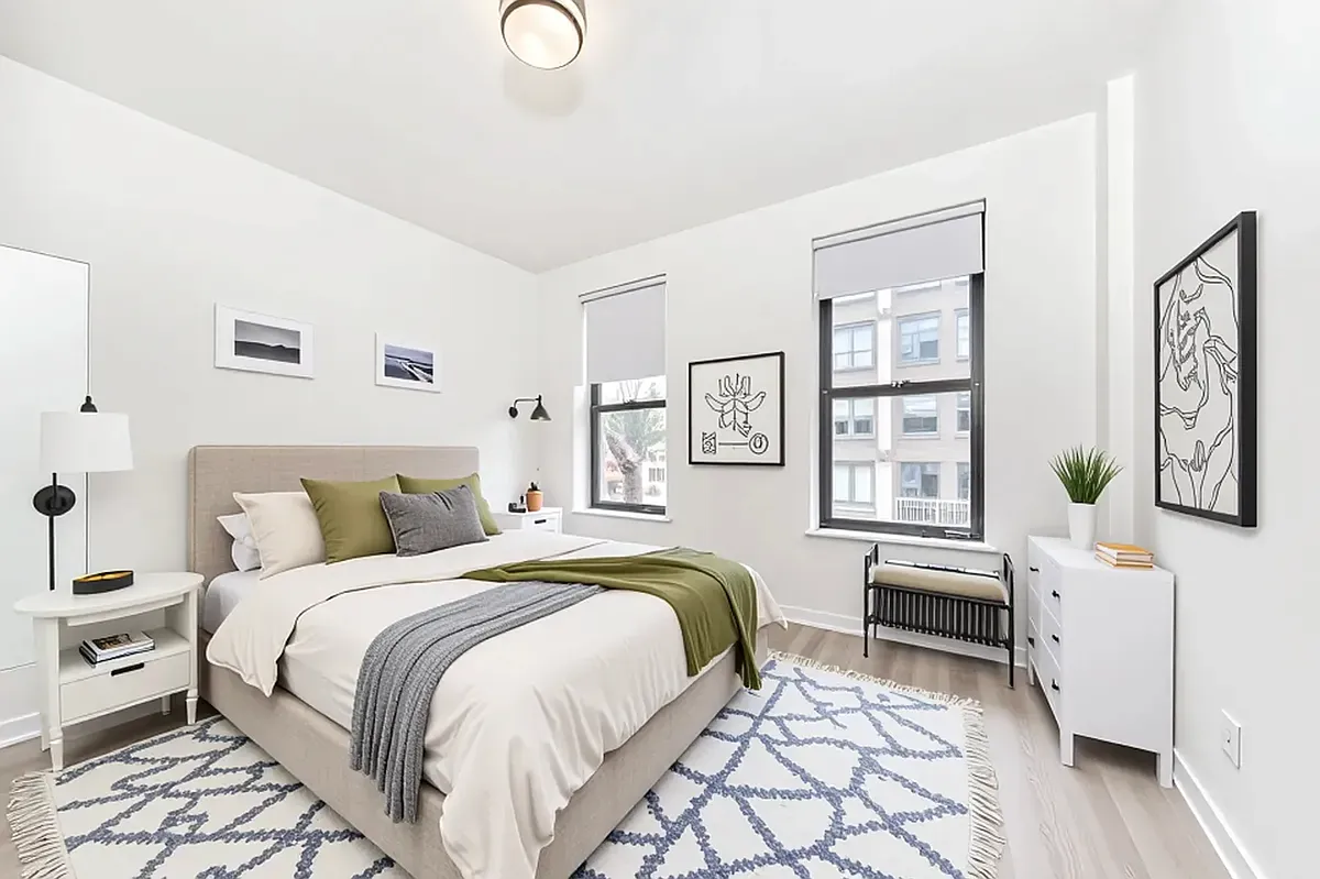 Building Photo - 208 E 13th St #6F