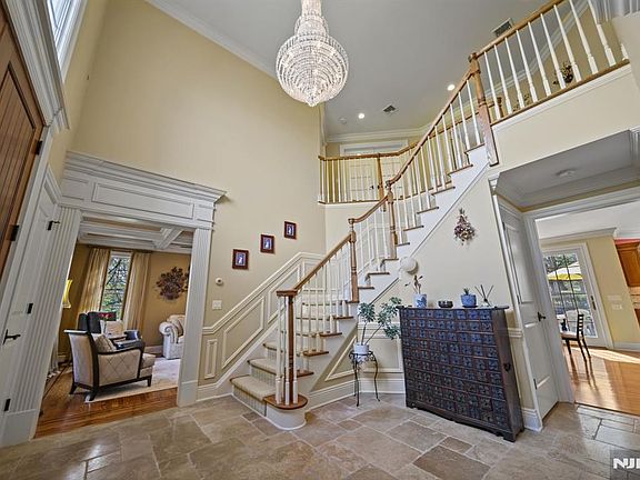 3rd image of 43 Beverly Rd
