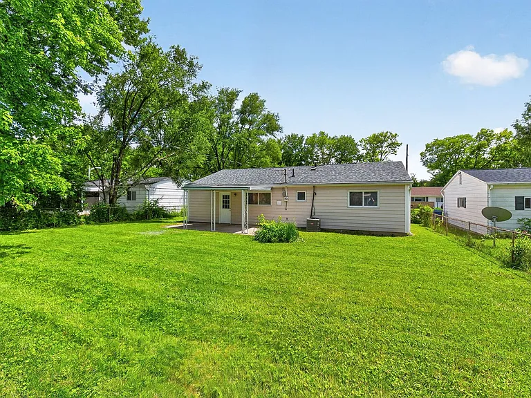 5168 Mapleridge Dr — Photo 22