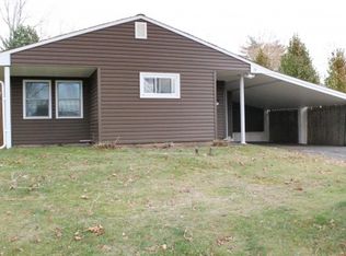 15 Violetwood Dr, Levittown, PA 19057