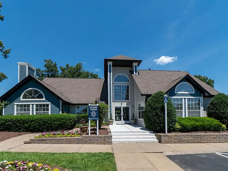 Summerlake Apartments — Photo 101