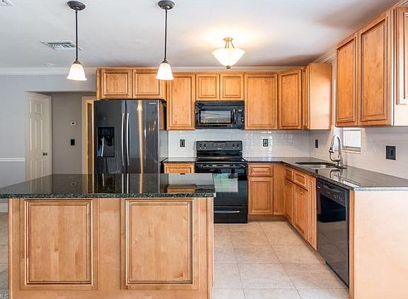 4th image of 3504 Pelican Blvd