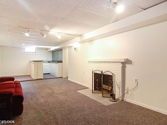 Finished basement for entertainment !