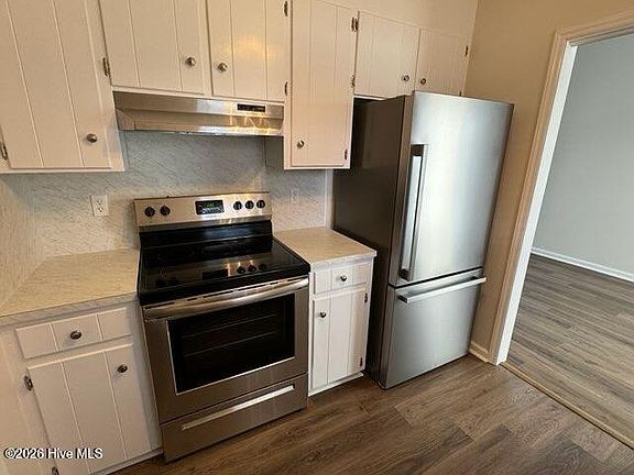 4th image of 765 Colony Pl