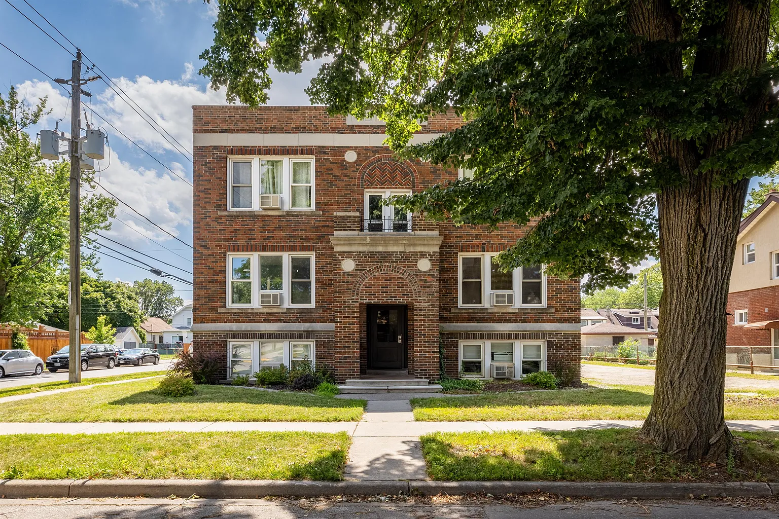 1495 Gladstone Ave #201 photo 1