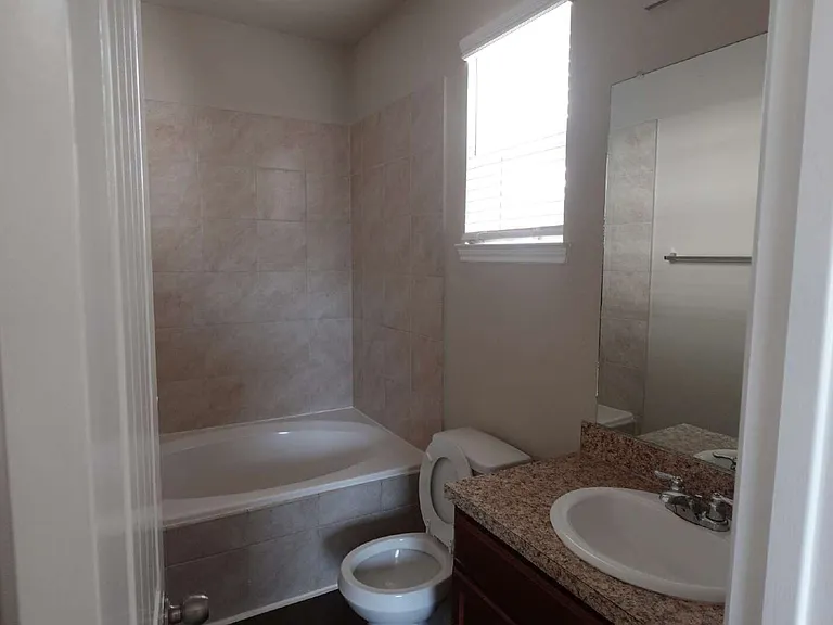 5130 Wolgan Lake Ct — Photo 3