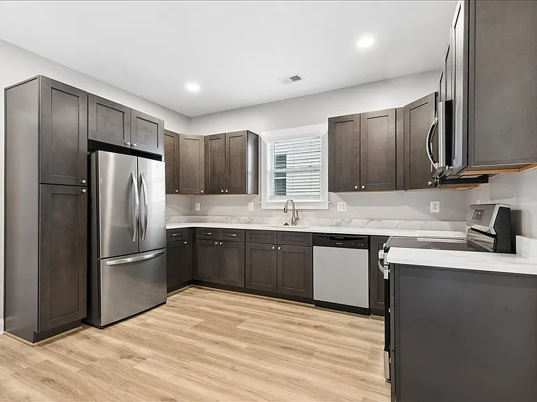 1621 Bentley Rd — Photo 3