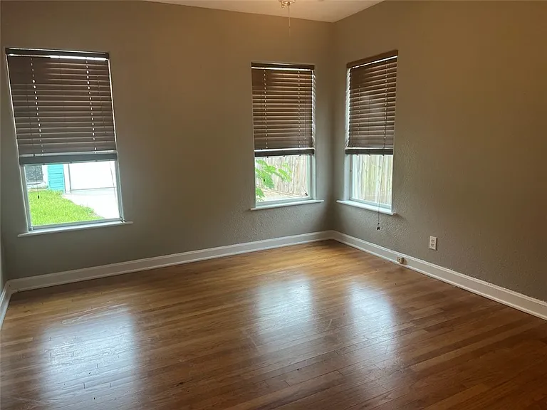 3114 Topeka St — Photo 4