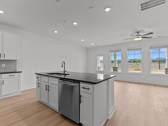 4th image of 935 Alma Railway Dr #554
