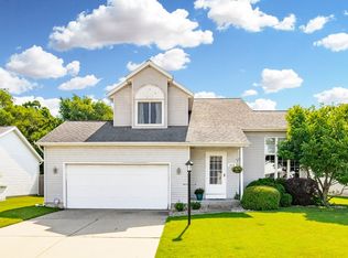 1910 Miniature Rose Ln, Mishawaka, IN 46544