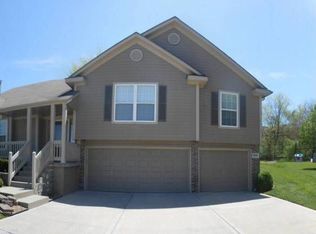 1008 SW Mountain View Ct, Grain Valley, MO 64029