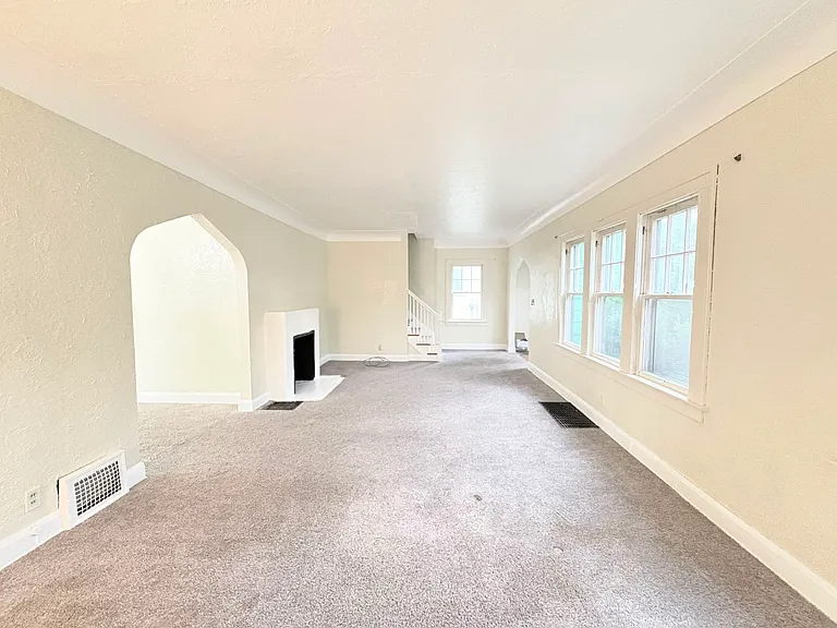 4450 Commonwealth Ave — Photo 2