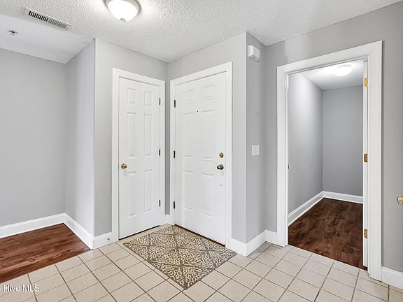 5th image of 1608 Willoughby Park Court Unit 8