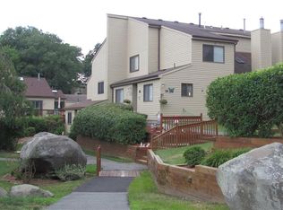 13 Sycamore Ct, Highland Mills, NY 10930