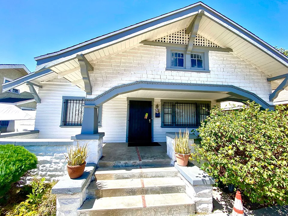 1513 W 45th St