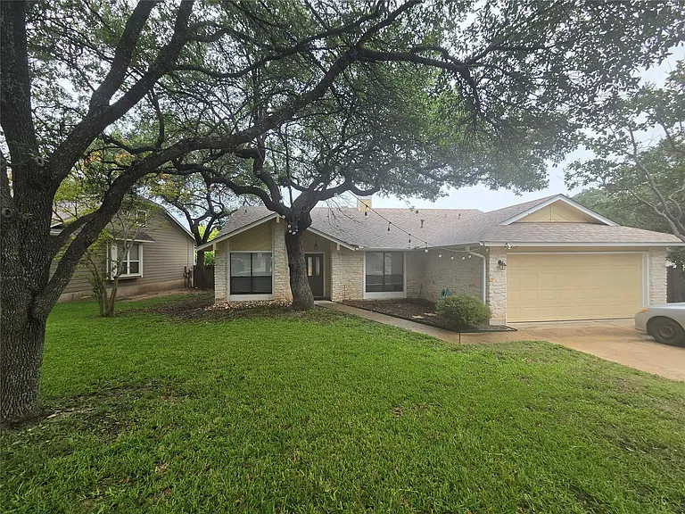 1604 Kimmerling Ln — Photo 1