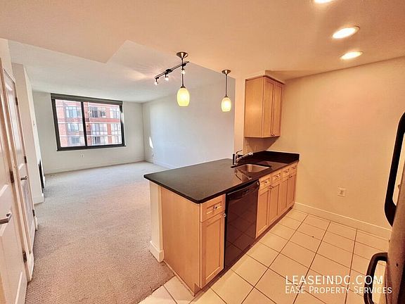 2nd image of 2001 15th St N APT 916
