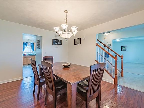 3rd image of 225 Kingston St
