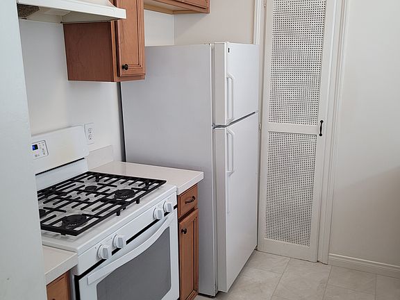 4th image of 4457 Illinois St