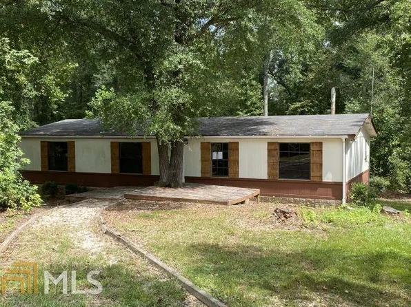 70 Collins Dr, West Point, GA 31833