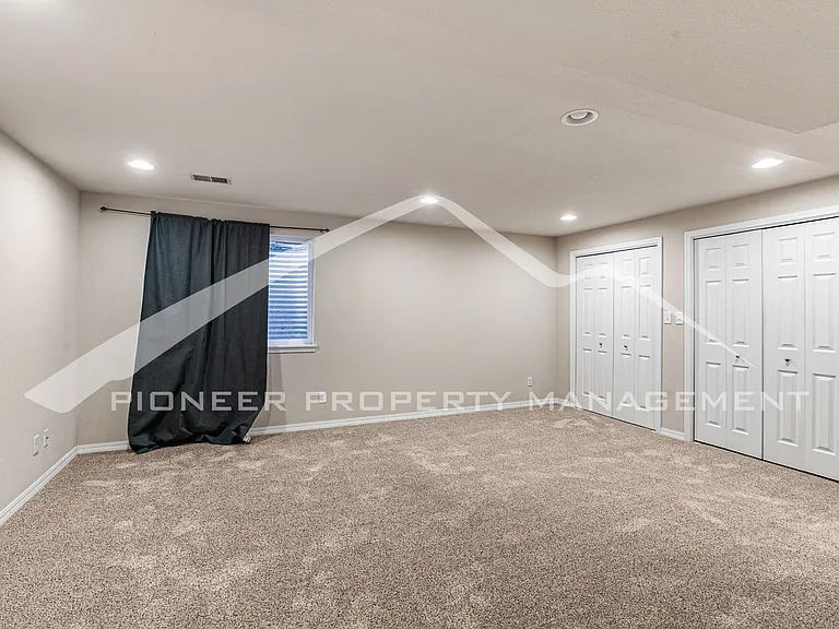438 N Parkside Dr #A — Photo 17