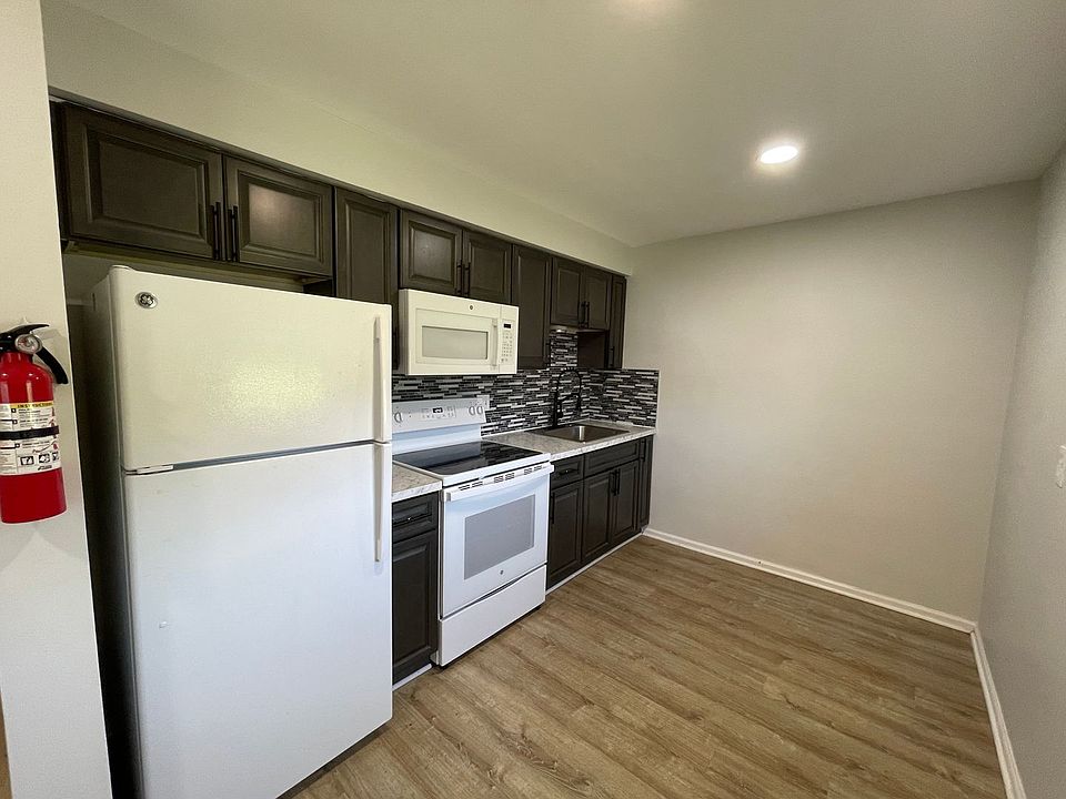 1st image of 142-144 Montgomery Ave #144-C3
